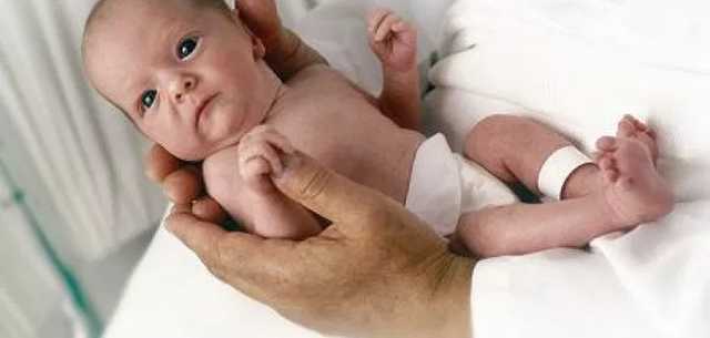 Из Украины вывезут младенцев, рожденных от суррогатных матерей во время карантина, - Денисова