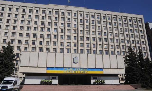 Члены ЦИК получили на карантине зарплаты свыше 300 тысяч гривен