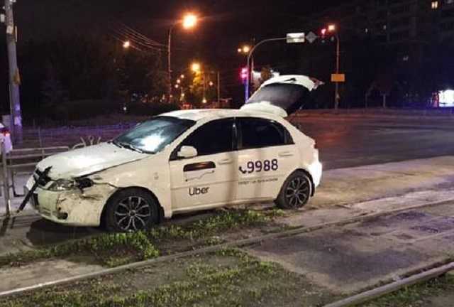 В Киеве произошло ДТП с участием полиции и такси Uber