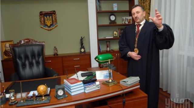 Верховний суд не поновив на посаді суддю-колядника Зварича