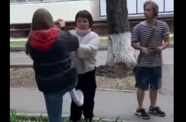 Под Одессой школьники издевались над больной девочкой: шокирующее видео