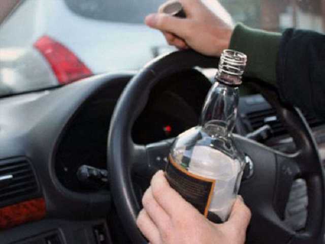 Под Киевом пьяный на авто разнес сарай: есть жертвы