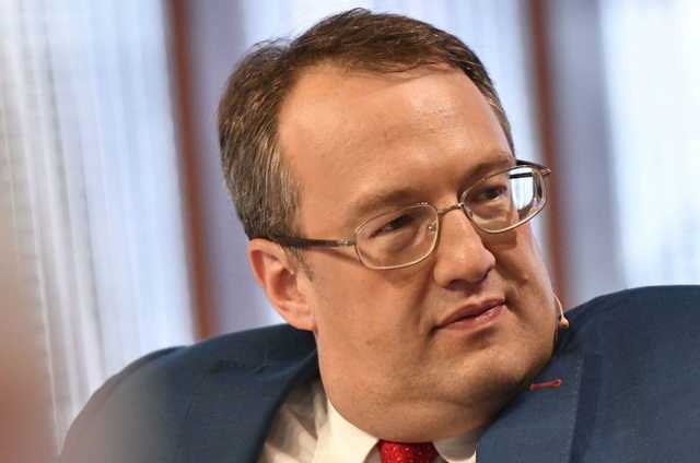 "Придется защищать флаг": Геращенко озвучил условия проведения выборов на Донбассе