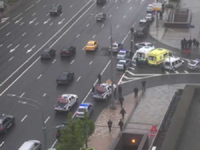 Пил вино и требовал Бузову: силовики обезвредили странного захватчика банка в Москве