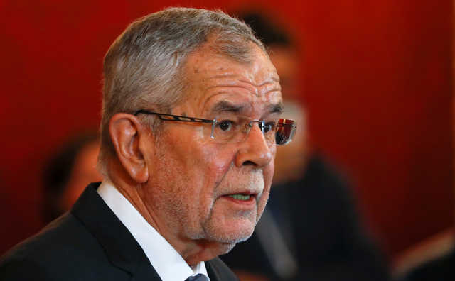 Президент Австрії порушив карантин, засидівшись у ресторані