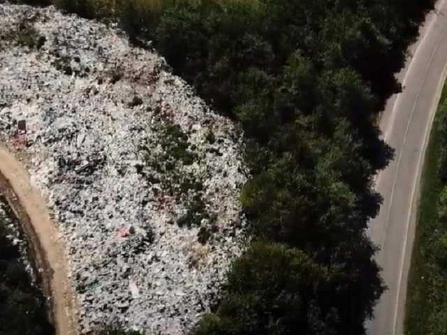 Закарпатье утопает в горах мусора: в сети показали масштаб бедствия