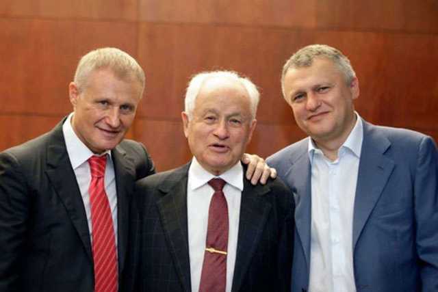 100-летний отец подарил одиозному нардепу Медведчука 25 млн грн