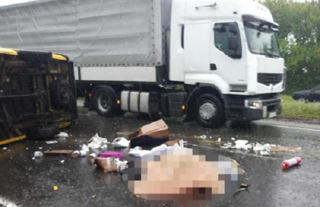 Полицейские попали в смертельную аварию на трассе Киев-Харьков