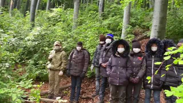 У закарпатському лісі виявили дванадцятьох незаконних мігрантів із Азії