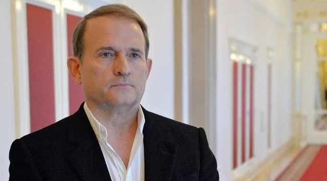 Ученые в шоке: Медведчук задекларировал первую печатную книгу в истории