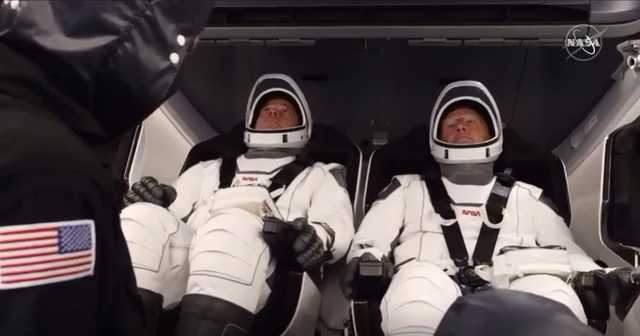 Астронавты NASA полетели в космос на корабле Маска Crew Dragon