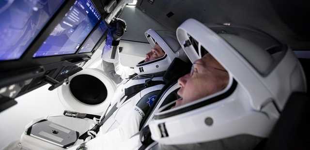 Полетели: SpaceX впервые отправила астронавтов на МКС