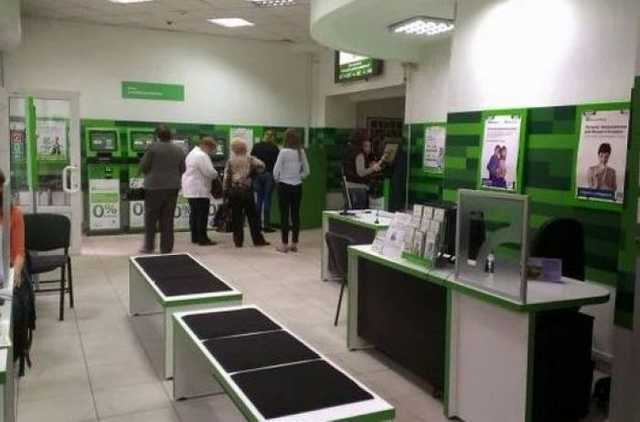 ПриватБанк уже блокирует счета пенсионеров