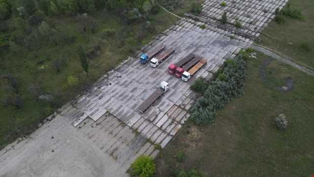 Кропивницька поліція кілька днів не може зупинити крадіжку плит зі злітно-посадкової смуги