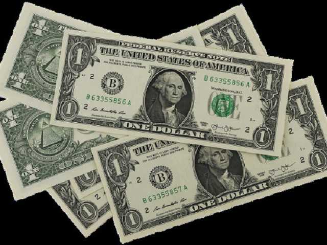 Курс доллара опять снизился, а евро — вырос: с чем это связано