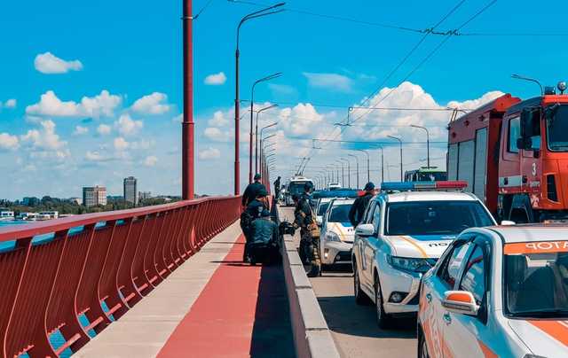 В Днепре 16-летняя девушка хотела прыгнуть с моста