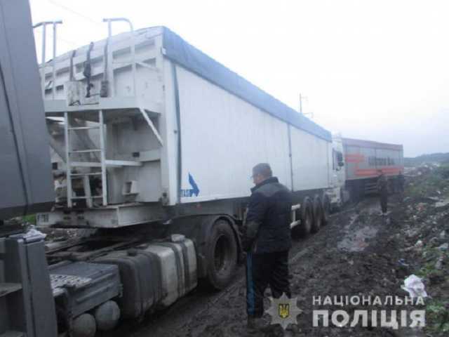 Под Киевом засекли сразу три фуры с львовским мусором