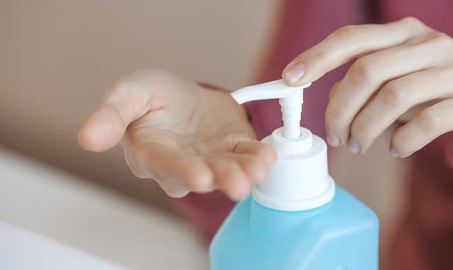 Киевское метро закупает антисептики у компании, которую подозревают в продаже подделок