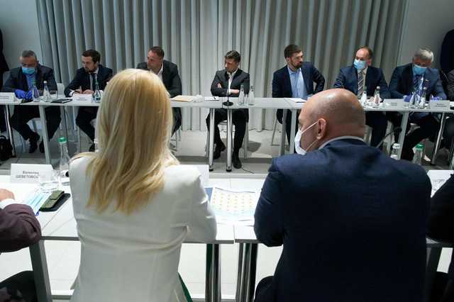 Хоть чертом не назвал. В сети обсуждают звонок Зеленского главе “Укрэксимбанка”