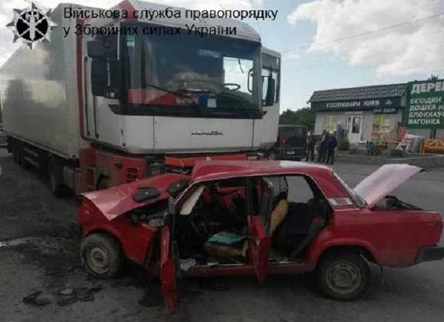 На Винниччине в ДТП разбился украинский военный