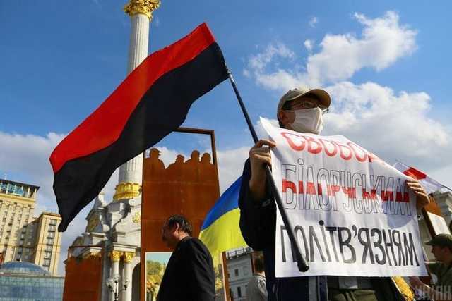 "Стоп таракан": киевляне и белорусы протестовали против Лукашенко