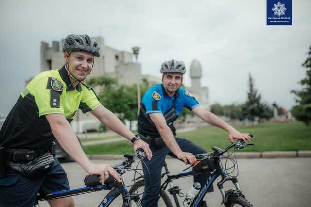 В Харькове патрульные пересели на велосипеды
