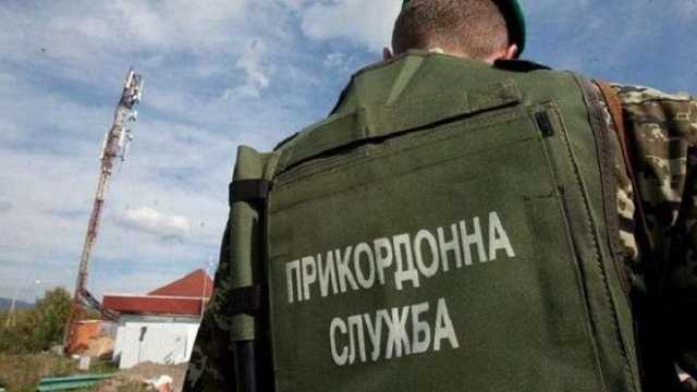 На Закарпатті прикордонник побив літнього чоловіка