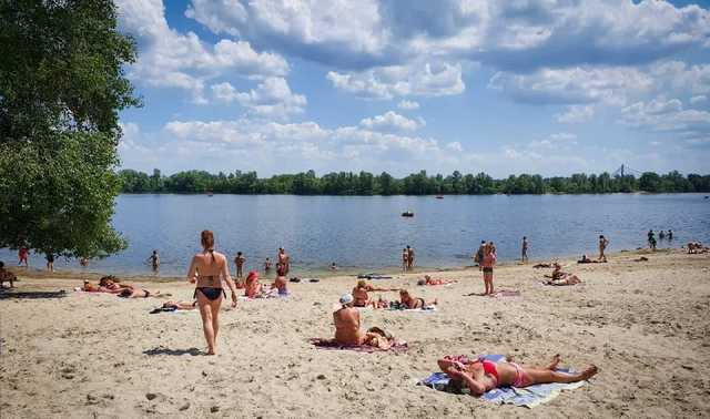 В Украине в разгар пандемии открылся купальный сезон: что творится на пляжах