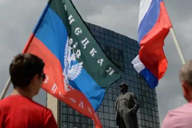 В Донецке сорвали и сожгли флаг России: всплыл тайный документ террористов