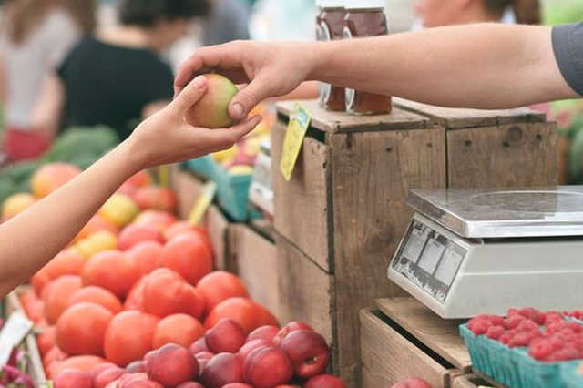 В Украине яйца и фрукты подорожали в среднем на 16% - Госстат