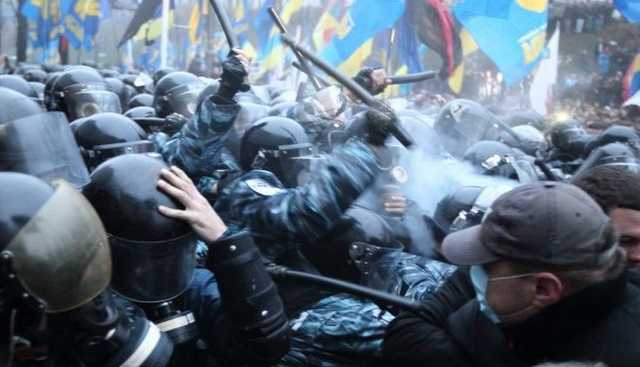 Двух "беркутовцев" подозревают в фальсификации доказательств против майдановца