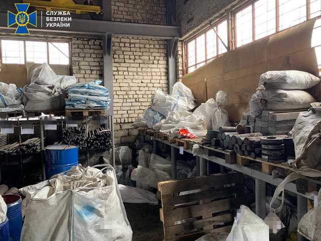 Контрабандисты ввозили в Украину российские комплектующие к танковым боеприпасам, – СБУ