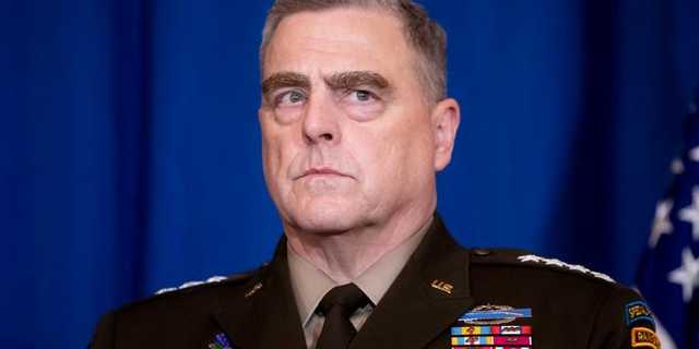 Генерал США назвал ошибкой свое участие в фотосессии Трампа после разгона протестующих