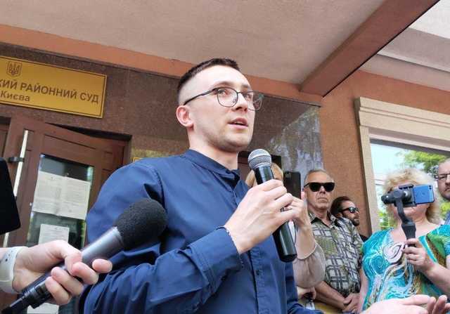 Стерненко розповів, чому його не впускають на засідання суду у його справі