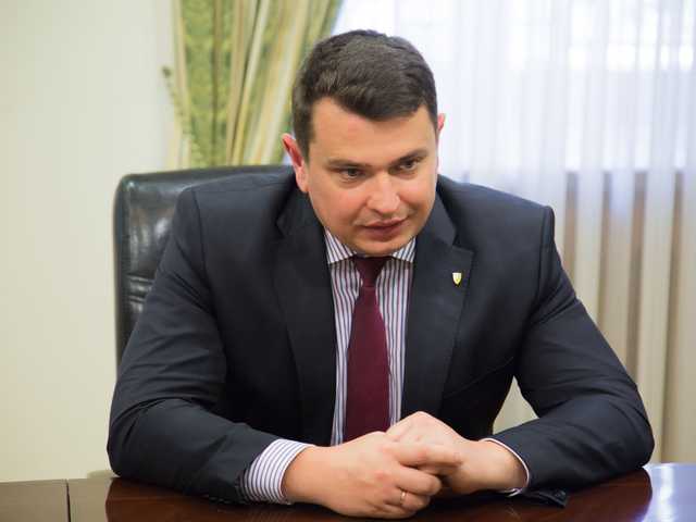 Рекордний хабар “для Ситника” передавав широко відомий позаштатний агент НАБУ Шевченко