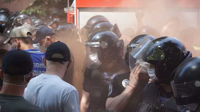 Справа Стерненка: під Шевченківським судом сталися сутички між активістами