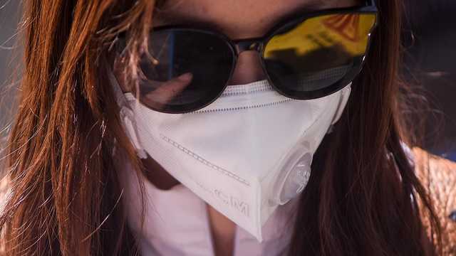 Нужна ли маска в жару: иммунолог дал пояснение