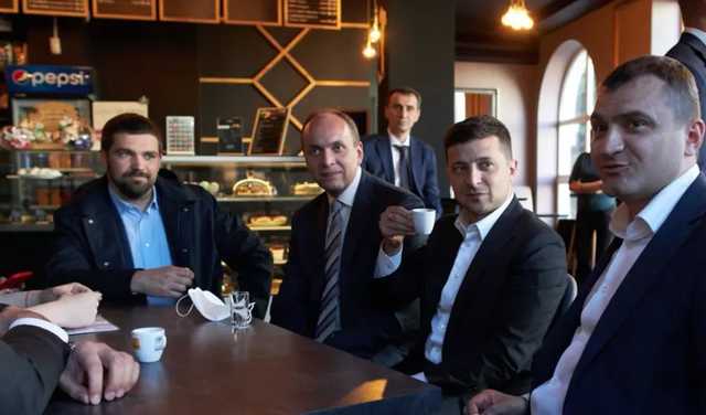 Зеленскому за кофе в Хмельницком грозит до 170 тысяч штрафа: назначен суд