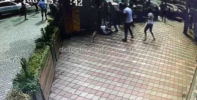 З’явилося відео бійки зі стріляниною між етнічними угрупованнями на Французькому бульварі Одеси