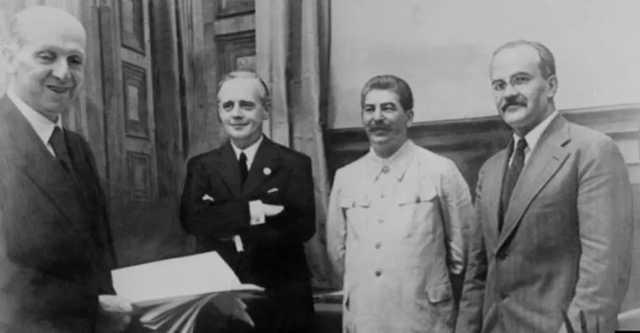 Чи "реабілітують" у Росії пакт Молотова-Ріббентропа?