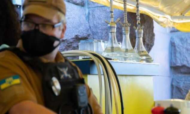 Два ресторана на столичном Крещатике оштрафовали за нарушение правил карантина