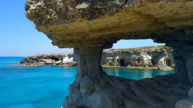 Кипр открывает пешеходные границы для граждан и резидентов страны