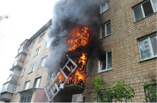 В Кривом Роге спасатели во время тушения пожара нашли на балконе мертвого подростка