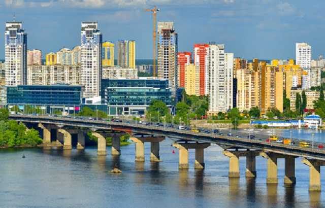 Со стройками проблемы, квартиры медленно дешевеют. Как киевская недвижимость выходит из карантина