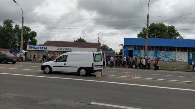 «Украина принимает, движение началось»: очевидцы рассказали, что происходит на КПП «Еленовка»