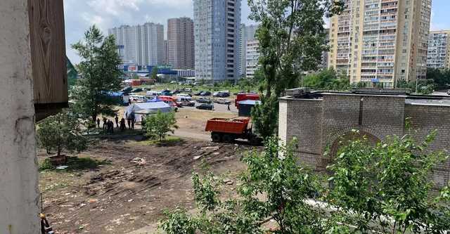 В соседнем со взрывом доме на Позняках в Киеве заметили трещины: жители напуганы
