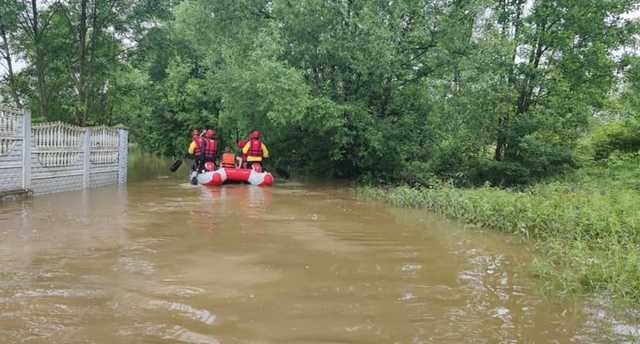 Негода на Прикарпатті: двоє загиблих, одна людина зникла безвісти