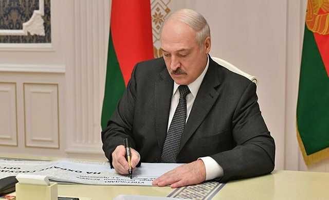 Свергнуть нельзя оставить. Кремль боится, но приближает крах белорусского диктатора