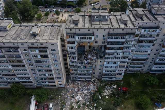 «Зацепило взрывной волной»: Жильцы дома на Позняках требуют от властей проверки на аварийность