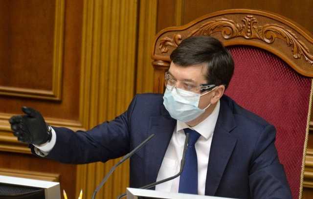 Поки що зарано говорити про підвищення зарплат депутатам, – Разумков